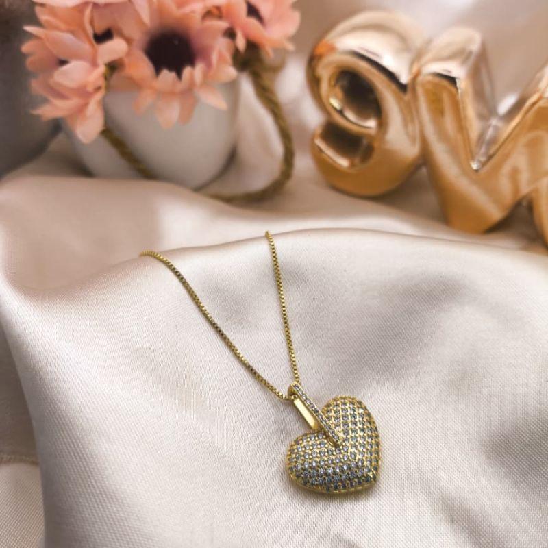 COLAR COM PINGENTE DE CORAÇÃO BOLEADOS TODO CRAVEJADO EM MICRO ZIRCONIA E CONTRA ARGOLA CRAVEJADO EM MICRO ZIRCONIA