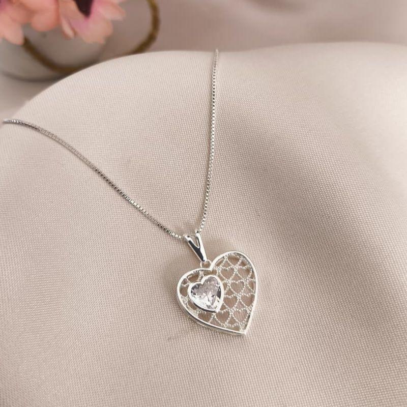 COLAR COM CORAÇÃO COM VARIOS CORAÇÕES DENTRO VAZADO E CORAÇÃO DE ZIRCONIA