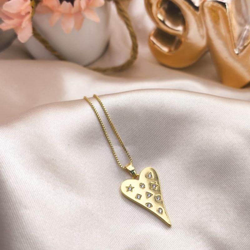 COLAR COM CORAÇÃO PONTUDO COM PEDRAS DE ZIROCNIAS SEPARADAS