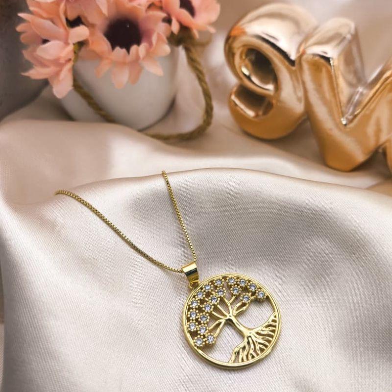 COLAR COM PINGENTE REDONDO ARVORE DA VIDA VAZADA COM FOLHAS REDONDAS DE ZIROCNIA