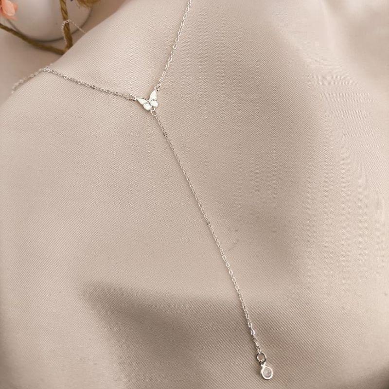 COLAR ESTILO GRAVATINHA COM BORBOLETA E PONTO DE LUZ NO FINAL