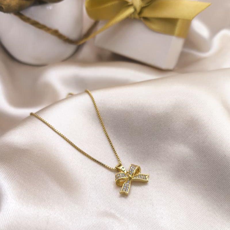 COLAR LAÇO CRAVEJADO EM MICRO ZIROCNIA