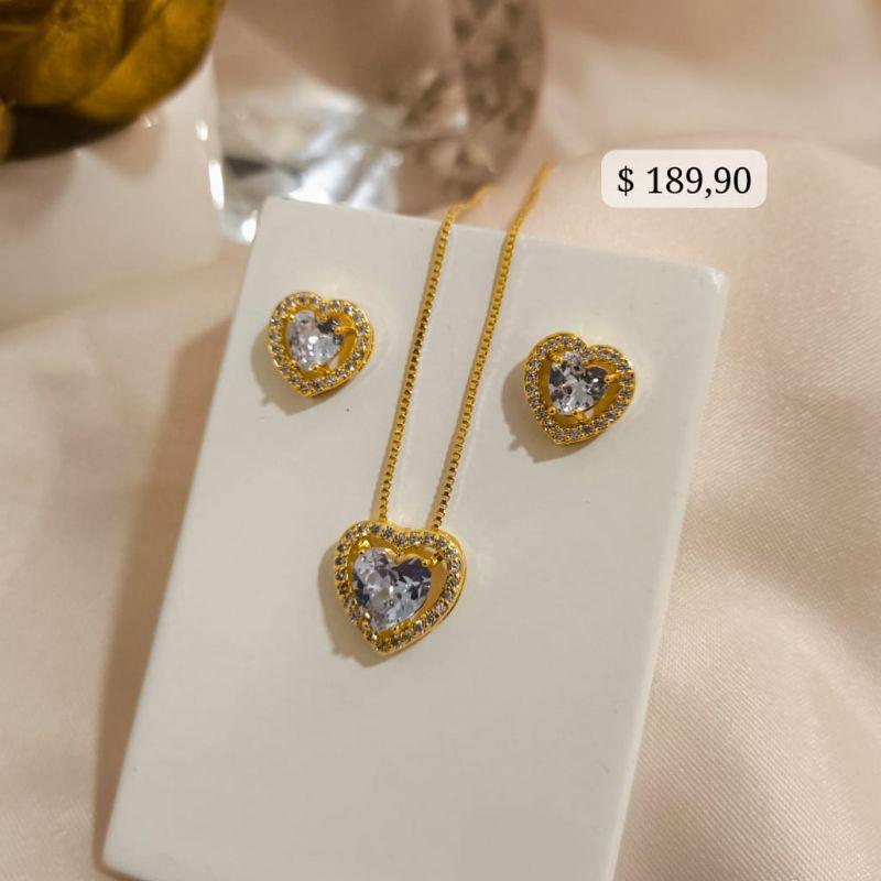 CONJUNTO COM PEDRA DE CORAÇÃO CRAVEJADO EM MICRO ZIRCONIA AO REDOR