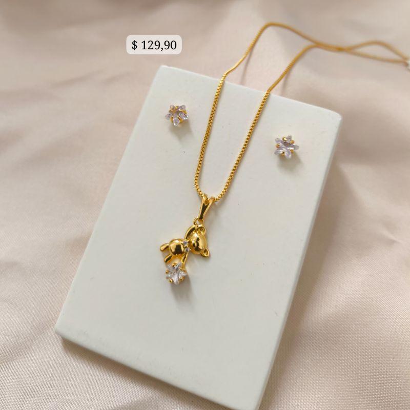 CONJUNTO COM URSINHO PENDURADO COM ESTRELA DE ZIRCONIA NA MÃO