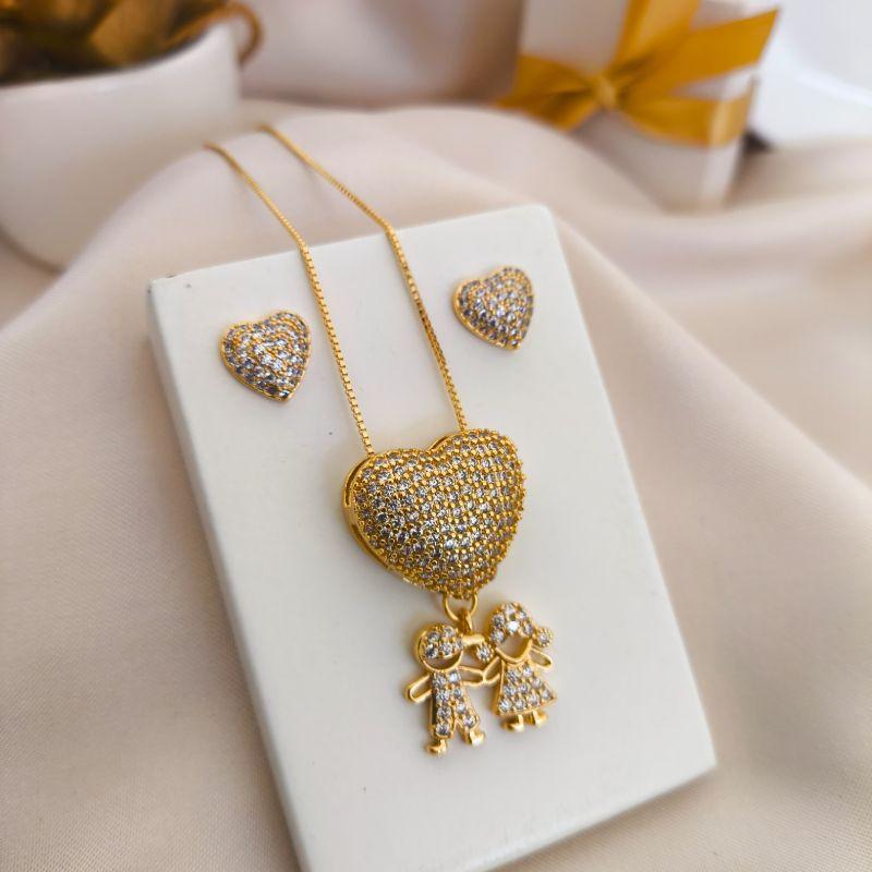 CONJUNTO CORAÇÃO COM 1 MENINO E 1 MENINA CRAVEJADO EM MICRO ZIRCONIA FILHOS