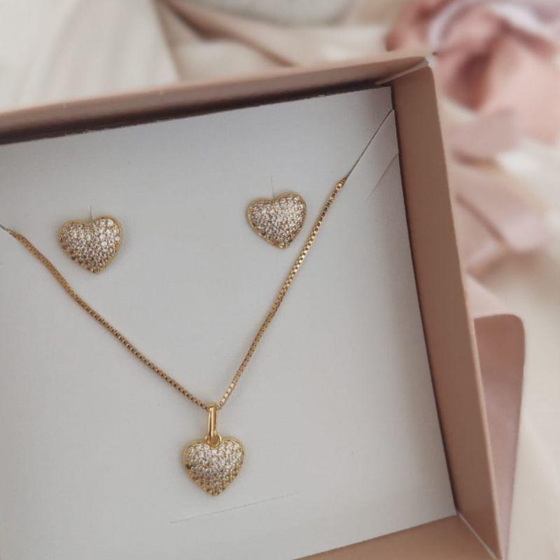 CONJUNTO DE CORAÇÃO CRAVEJADO EM MICRO ZIRCONIA