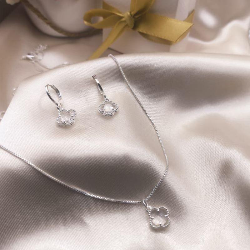 CONJUNTO FLOR TREVO PEDRA DE ZIRCONIA TRANSPARENTE