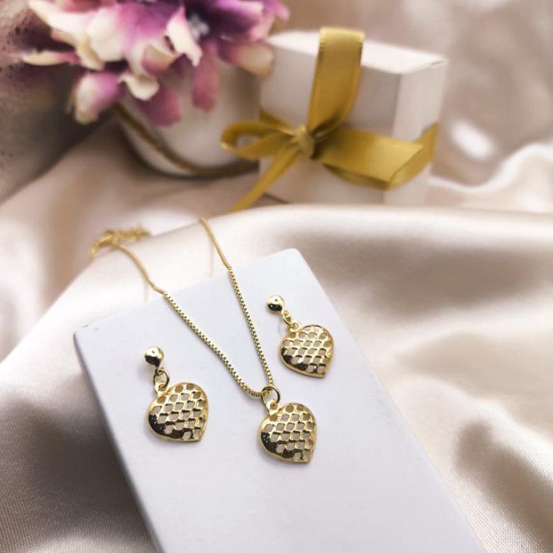 CONJUNTO INFANTIL CORAÇÃO TODO VAZADO PERFURADO