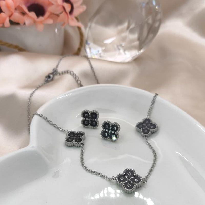 CONJUNTO TREVO DETALHADO PRETO