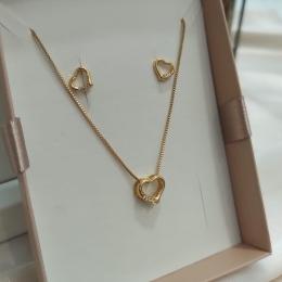 CONJUNTO VENEZIANA CORAÇÃO VAZADO LISO E CRAVEJADO ZIRCONIA SO NA LATERAL