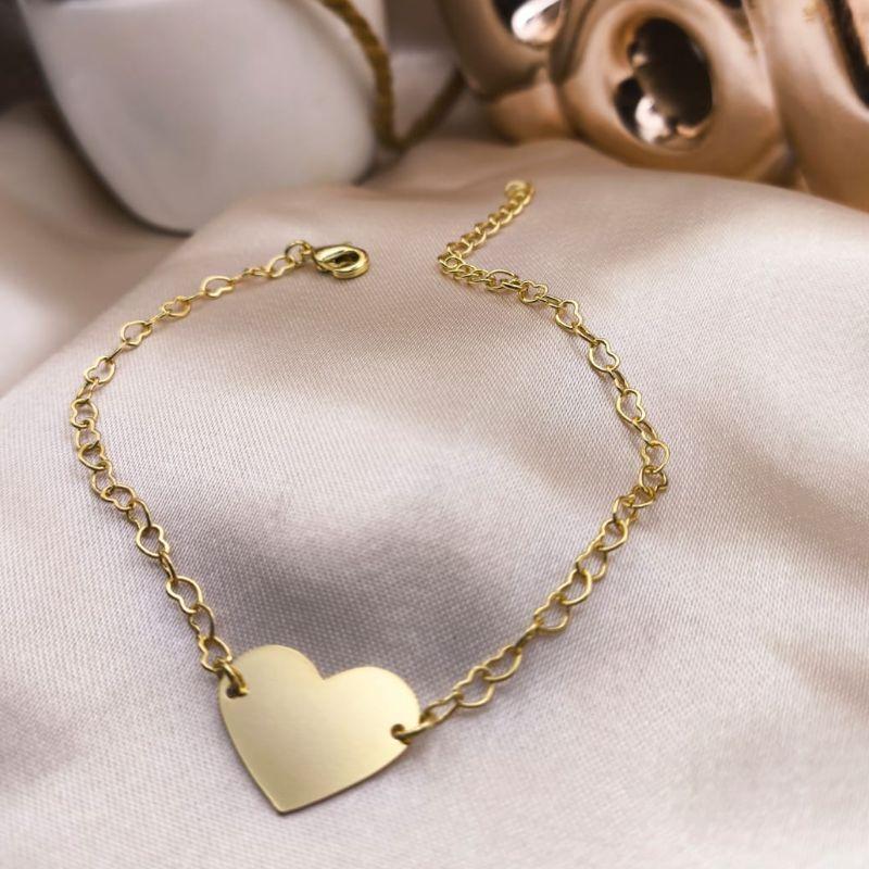 PULSEIRA DE CORAÇÕES ENTRELAÇADOS E PLACA DE CORAÇÃO GRANDE NO MEIO