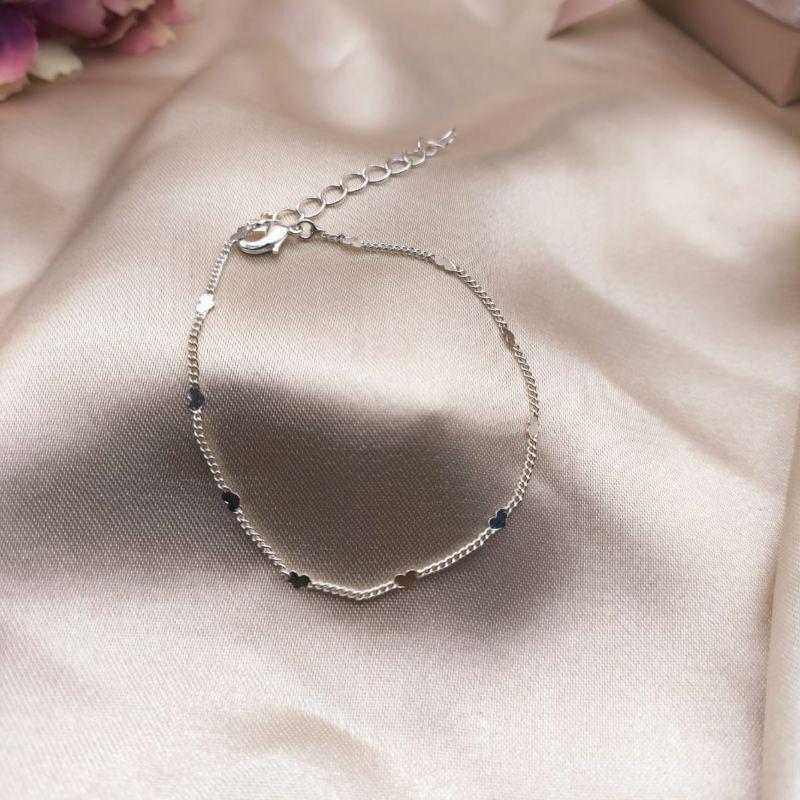 PULSEIRA ELO GROUMET COM MINI PLAQUINHAS DE CORAÇÕES