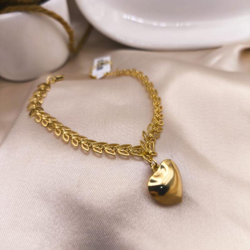 PULSEIRA FOLHAGEM VAZADA COM CORAÇÃO PENDURADO BOLEADO