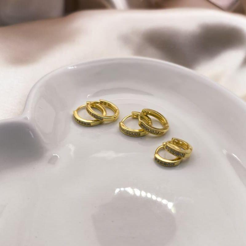 TRIO DE ARGOLA COM 1 FILA DE ZIRCONIA E BORDA LISA