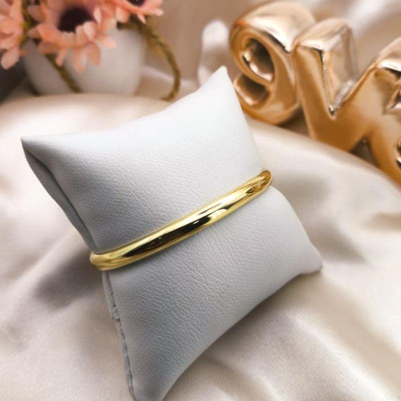 BRACELETE COM SUPERIOR BOLEADA LARGA