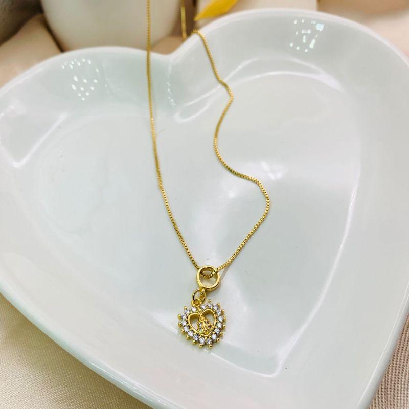COLAR CORAÇÃO COM NOSSA SENHORA NO MEIO CRAVEAJDO EM MICRO ZIRCONIA