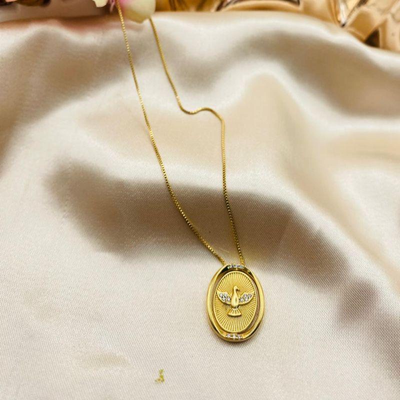 COLAR OVAL COM ESPIRITO SANTO NO MEIO CRAVEAJDO EM MICRO ZIRCONIA