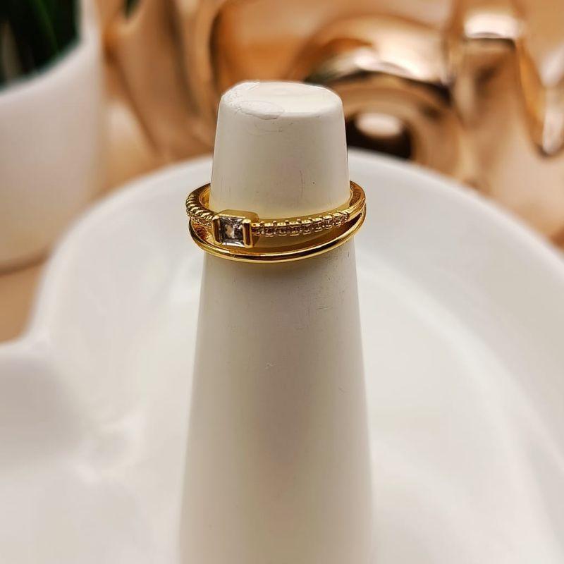 ANEL 2 EM 1 LISO E CRAVEJADO EM MICRO ZIRCONIA COM PEDRA QUADRADA NO CENTRO