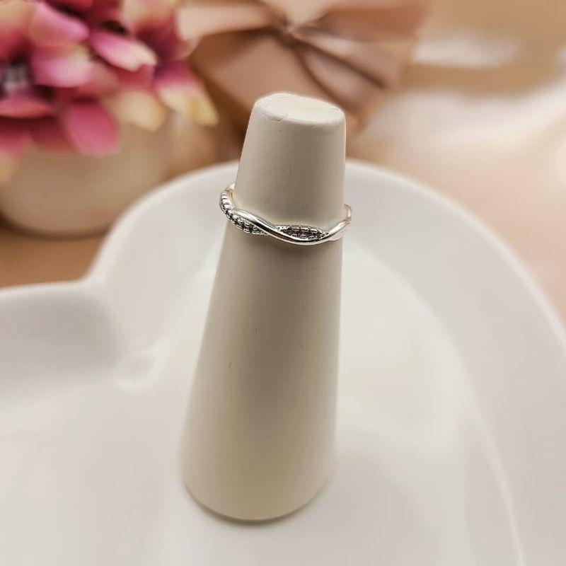 ANEL 2 EM UM LISO E CRAVAJADO EM MICRO ZIRCONIA ANTRELAÇADOS