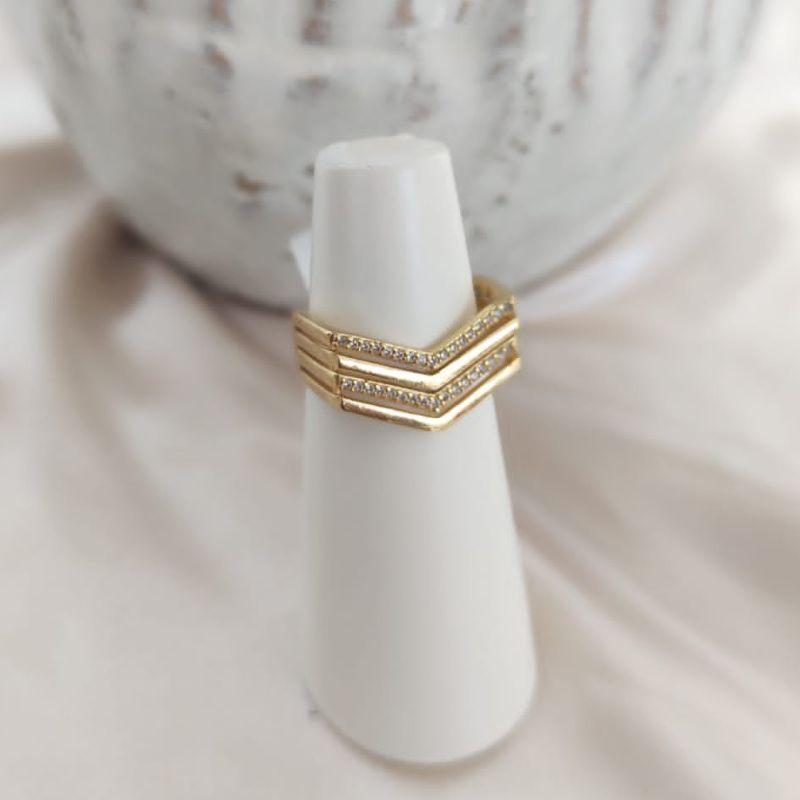 ANEL 4 EM 1 DETALHE EM V LISO E CRAVEJADO ZIRCONIA