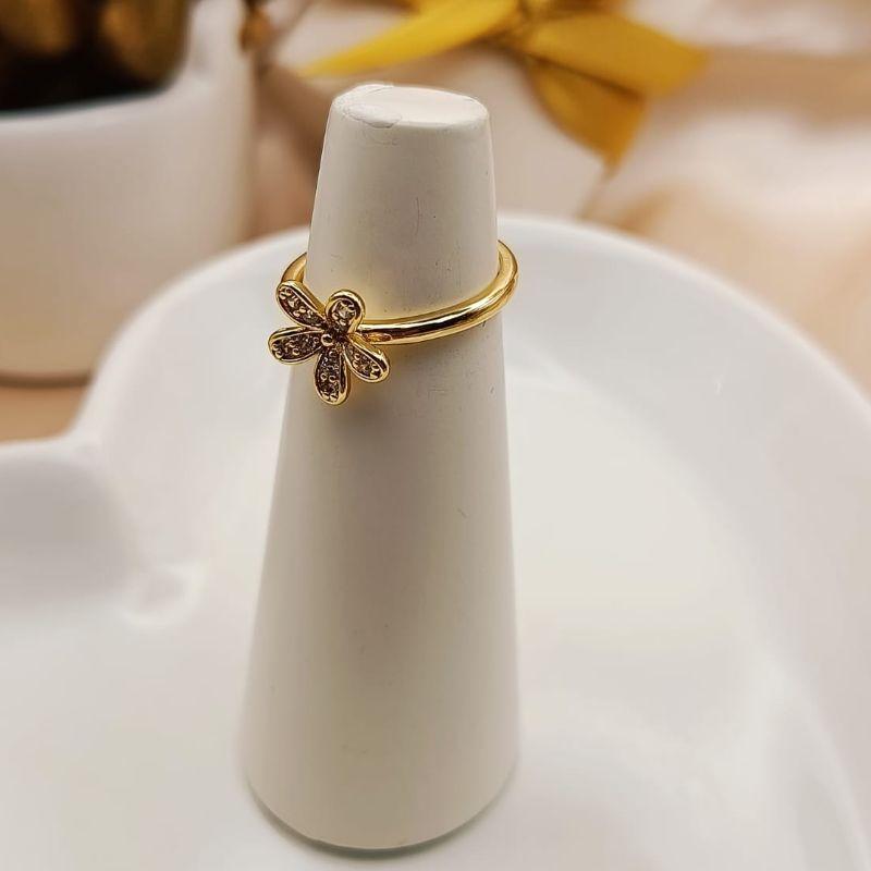 ANEL COM FLOR CRAVEJADO EM MICRO ZIRCONIA