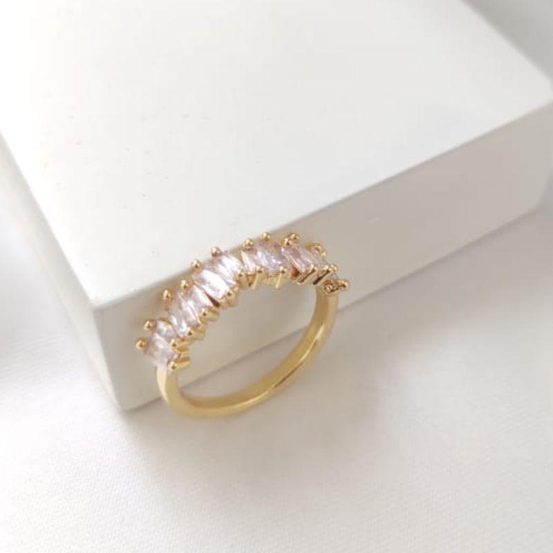 ANEL COM PEDRAS ZIRCONIA TORTA RETANGULAR