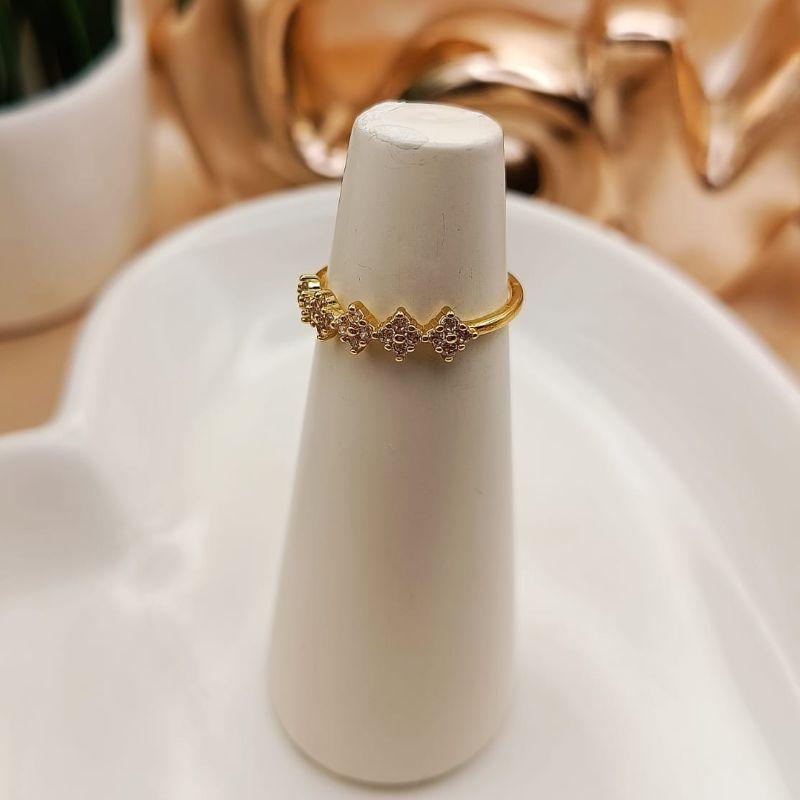 ANEL COM QUADRADOS CRAVEJADO EM MICRO ZIRCONIA