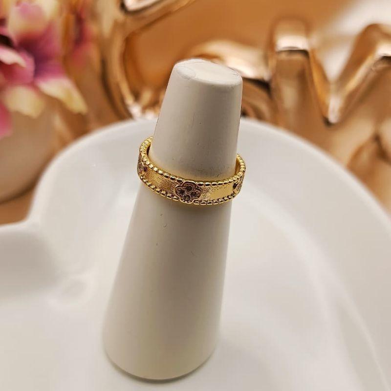 ANEL COM TREVO SEPARADOS CRAVEJADO EM ZIRCONIA