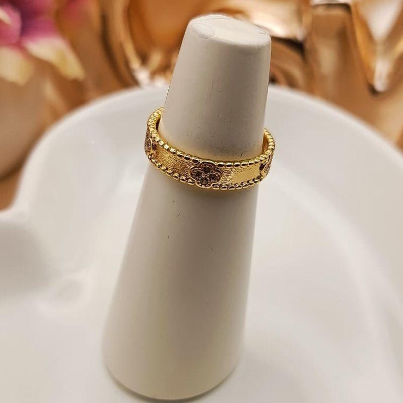 ANEL COM TREVO SEPARADOS CRAVEJADO EM ZIRCONIA