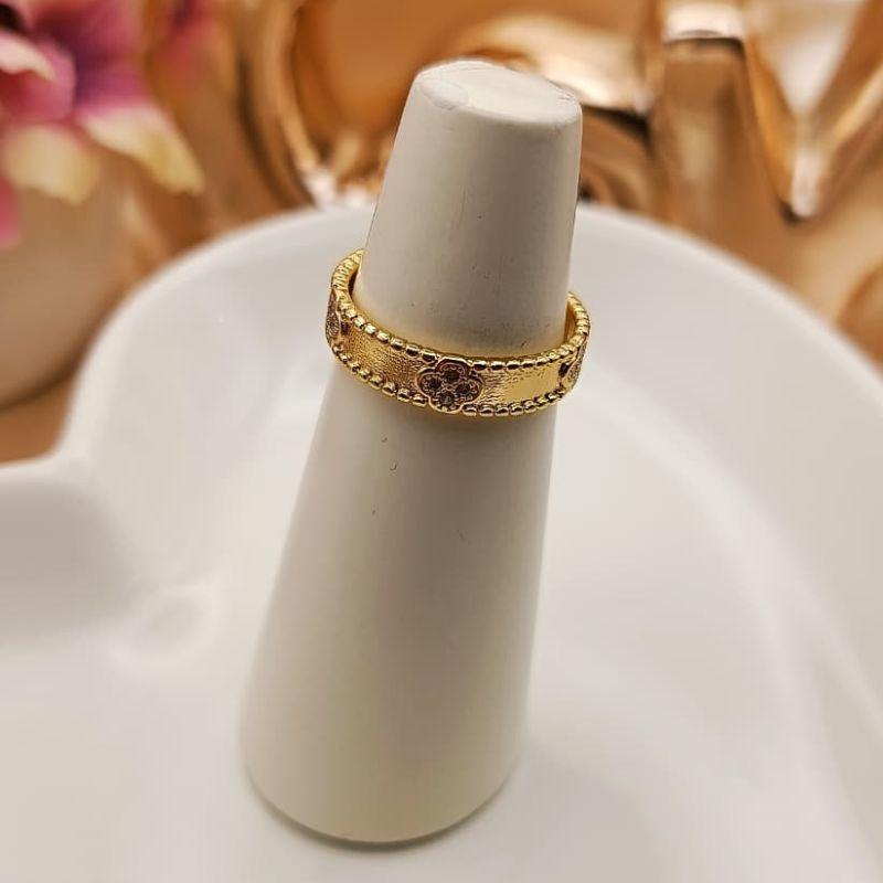 ANEL COM TREVO SEPARADOS CRAVEJADO EM ZIRCONIA