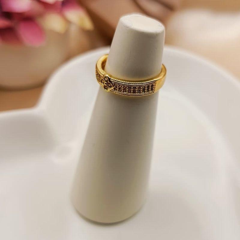 ANEL CRAVEJADO COM 2 FILAS EM MICRO ZIRCONIA E TREVO NO MEIO CRAVEJADO