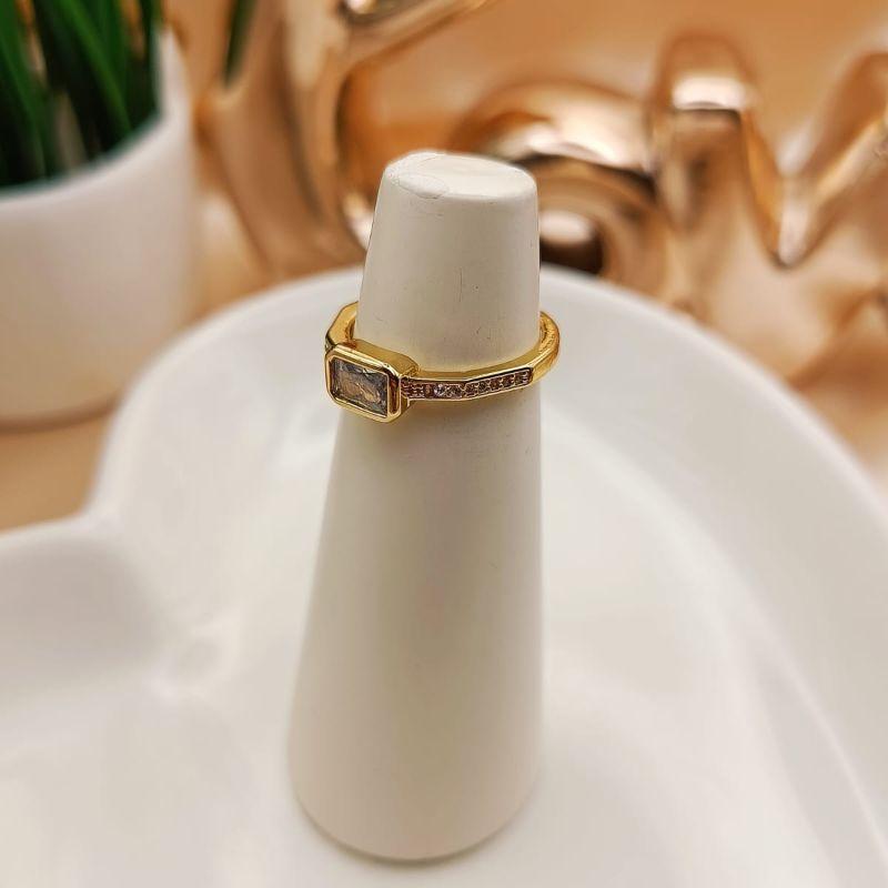 ANEL CRAVEJADO EM MICRO ZIRCONIA COM PEDRA DE ZIRCONIA RETANGULAR NA HORIZONTAL CAIXA FECHADA