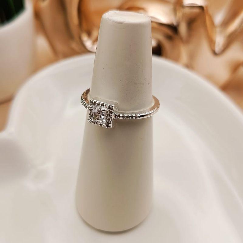 ANEL CRAVEJADO EM MICRO ZIRCONIA CPM PEDRA QUADRADA