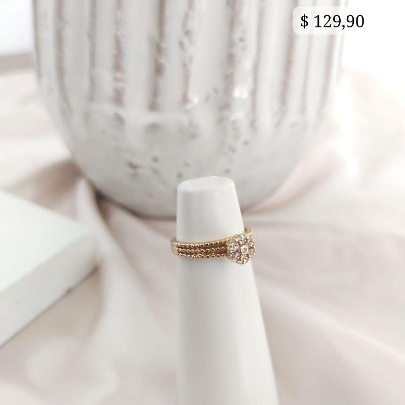 ANEL DETALHE EM PIZZA CRAVEJA COM MINI ESFERAS DOURADAS AO REDOR