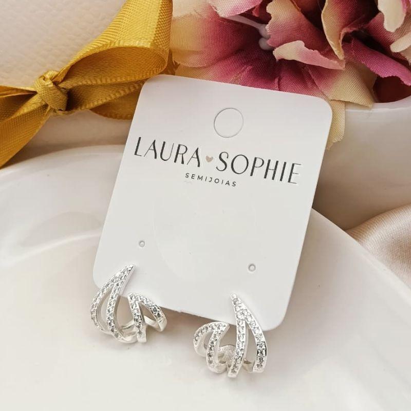 BRINCO CURVADO PARA TRÁS RAVEJADO EM MICRO ZIRCONIA