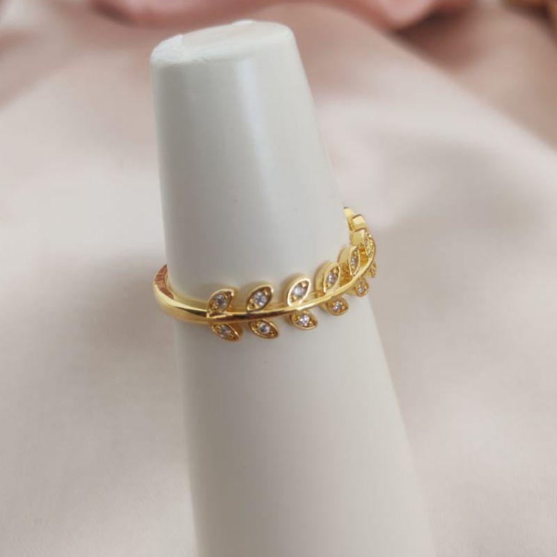 ANEL FOLHAGEM CRAVEJADO EM MICRO ZIRCONIA