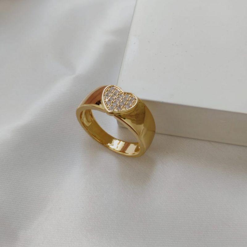 ANEL LARGO COM CORAÇÃO CRAVEJADO EM MICRO ZIRCONIA