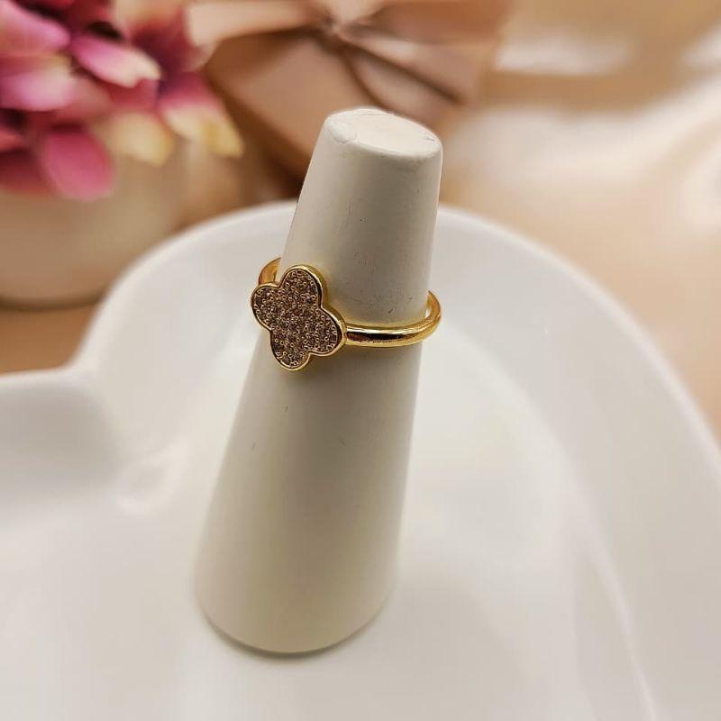 ANEL LISO COM TREGRO GRANDE CRAVEJADO EM MICRO ZIRCONIA