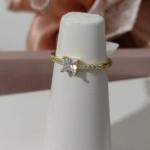 ANEL PEDRA QUADRADA SOLITARIA E CRAVEJADO ZIRCONIA