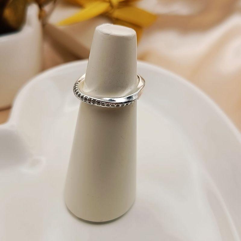 ANEL QUADRA TORCIDO CRAVEJADO EM MICRO ZIRCONIA