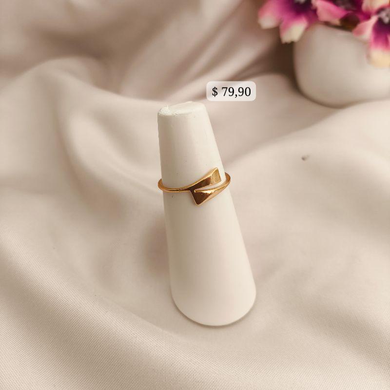 ANEL REGULAVEL COM FRENTE DE TRIANGULO