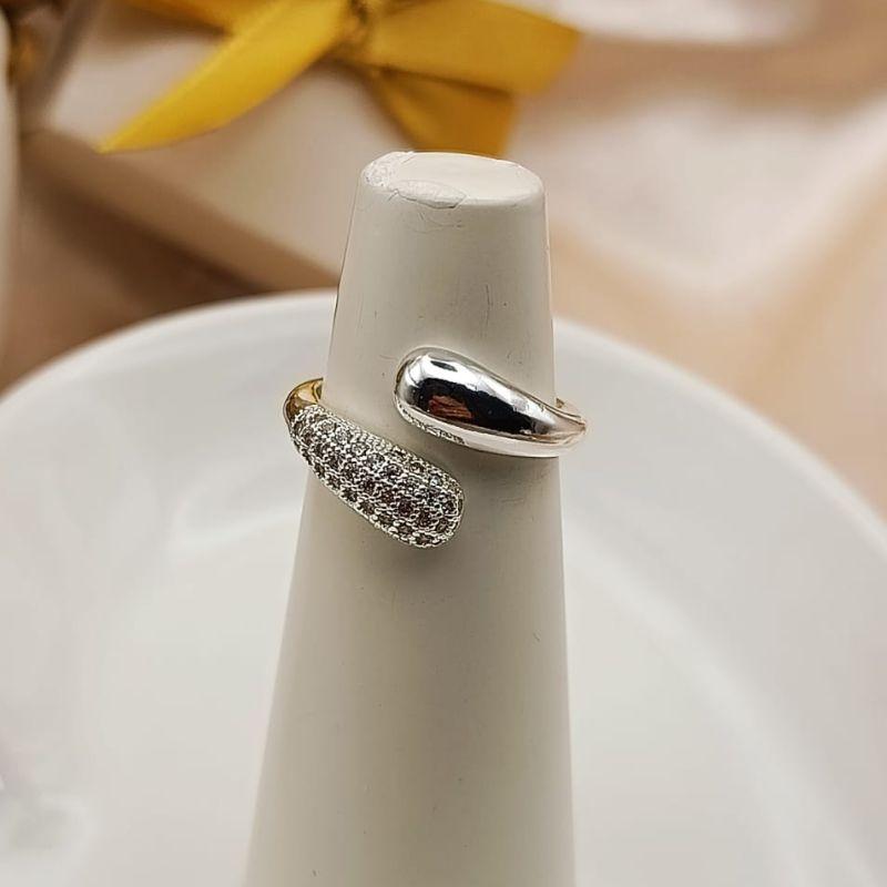 ANEL REGULAVEL COM PONTA BOLEADA OVAL LISA E CRAVEJADA EM MICRO ZIRCONIA