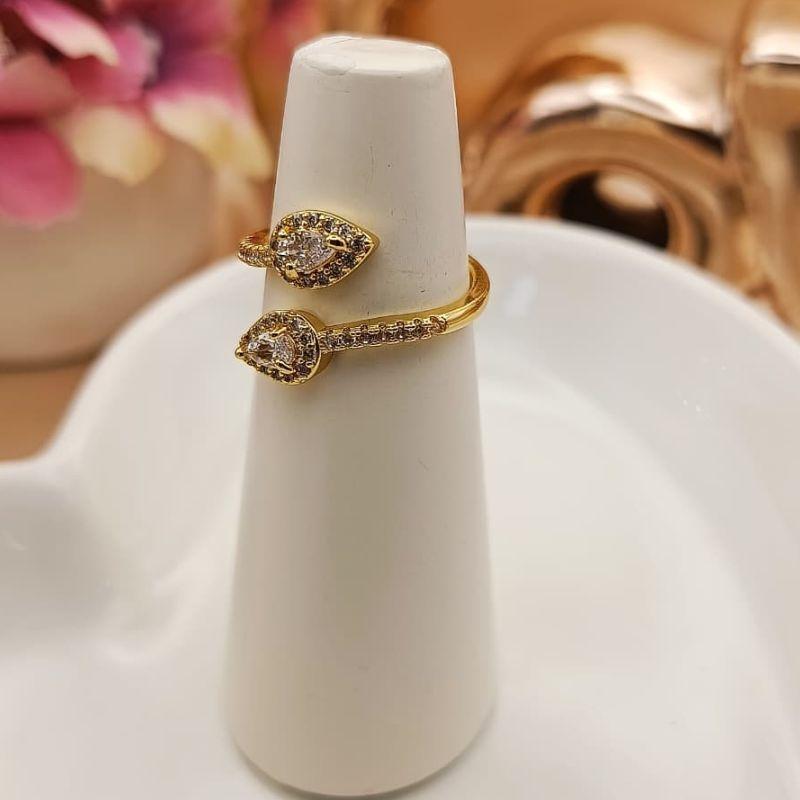 ANEL REGULAVEL COM PONTAS EM FORMA DE GOTA CRAVEJADO EM MICRO ZIRCONIA