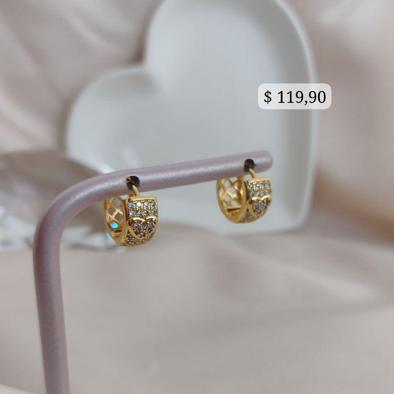 ARGOLA COM 4 FILAS CRAVEJADA EM MICRO ZIRCONIA E CORAÇÃO NA FRENTE ZIRCONIA COLORIDAS