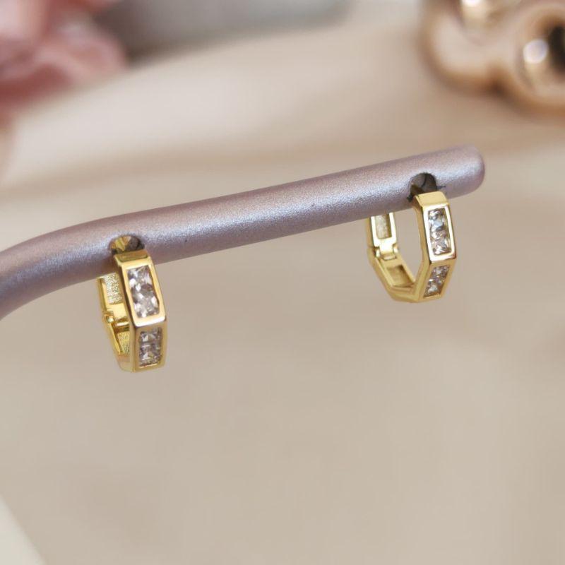 ARGOLA COM PEDRAS DE ZIRCONIA RETANGULAR