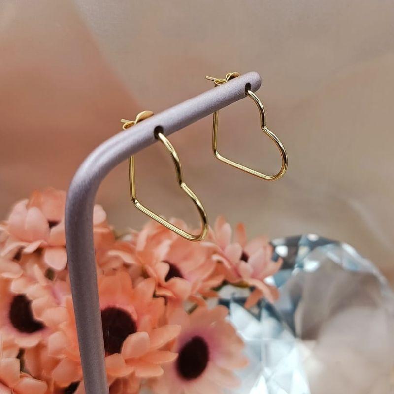 ARGOLA EM FORMA DE CORAÇÃO FINA