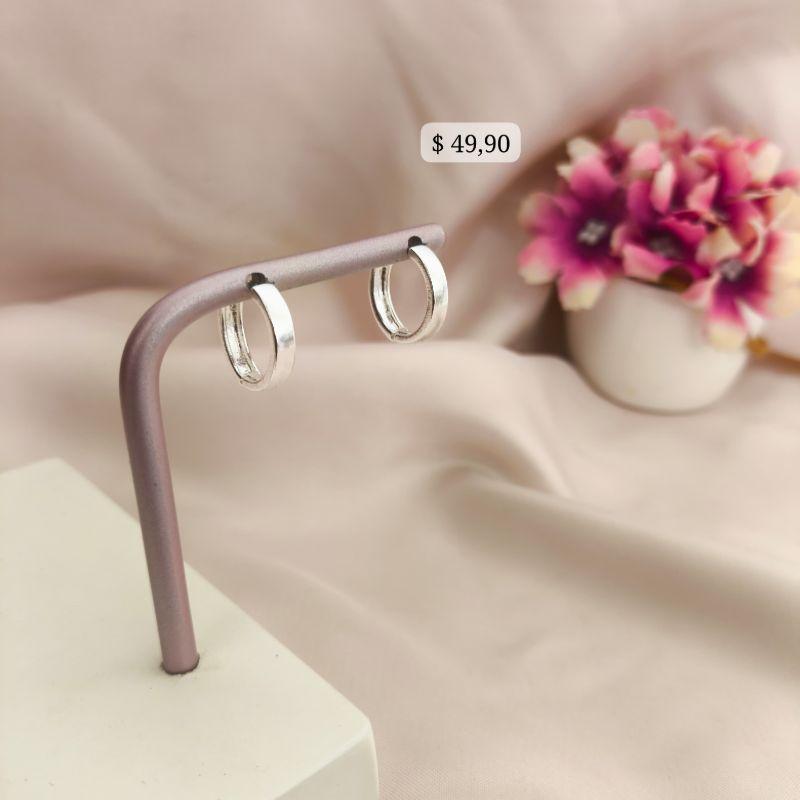 ARGOLA LISA EM FORMA QUADRICULADA TAM G B. PRATA 925 TAM G