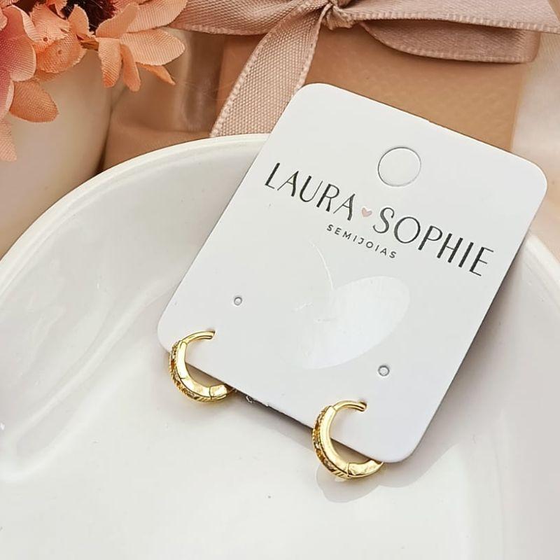 ARGOLA PEQUENA COM 3 PEDRAS DE ZIRCONIA NA FRENTE