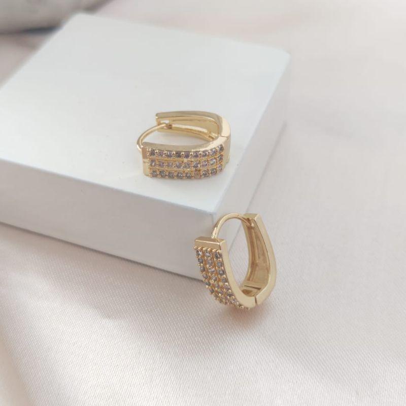 BRINCO ARGOLA COM 3 FILAS DE ZIRCONIA SEPARADAS