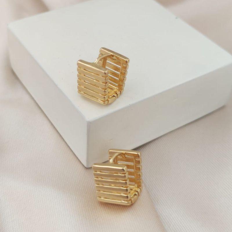 BRINCO ARGOLA COM FORMATO DEGRADE LISA